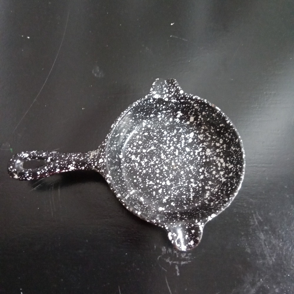 Miniature Black White Speckled Enamelware Skillet Ring Dish Farmhouse‎  4.5in